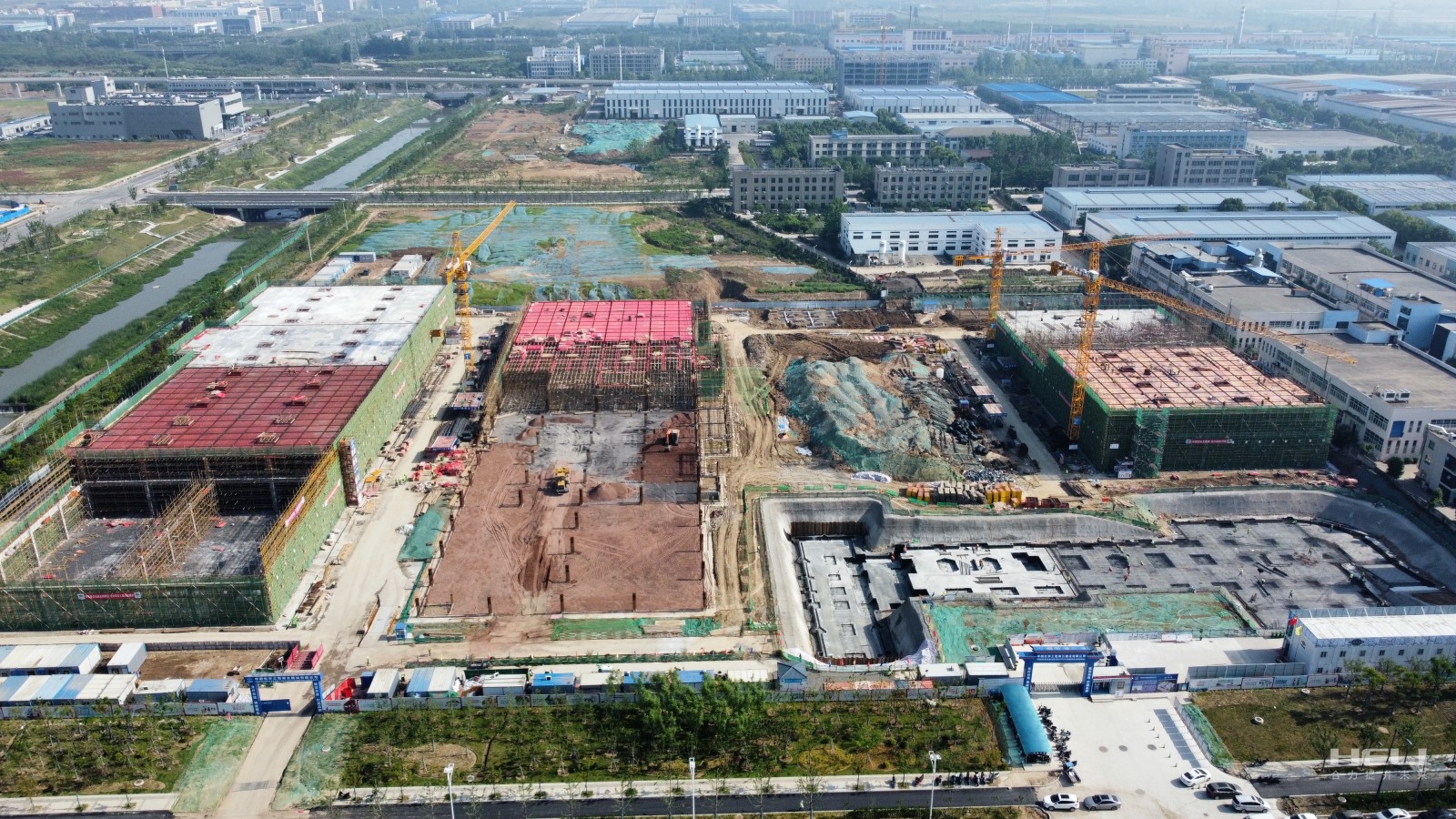 和鼎機(jī)電鋰電三期項目施工現(xiàn)場全貌.jpg
