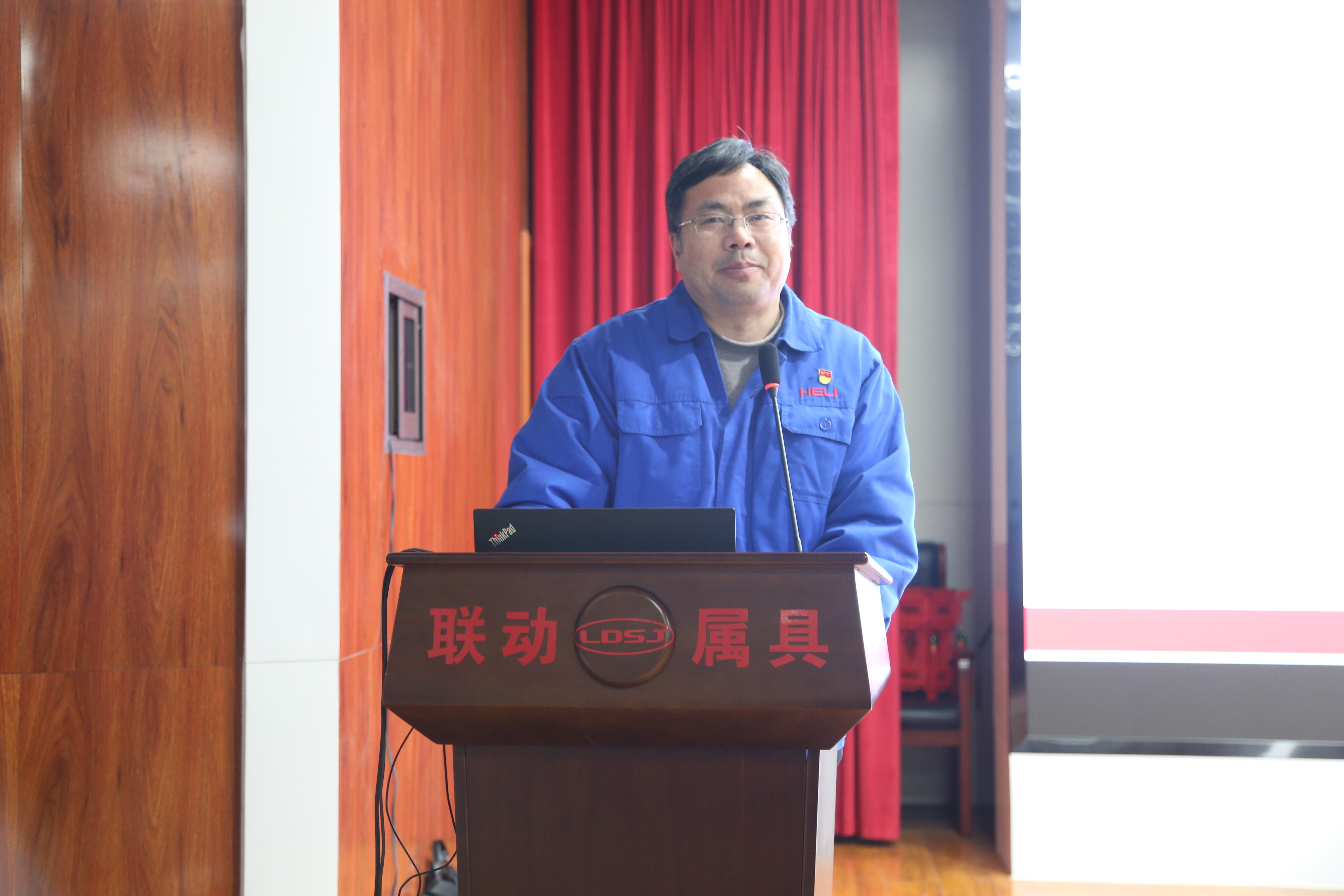 公司黨委委員、副總經(jīng)理夏萬軍作總結(jié)講話.jpg